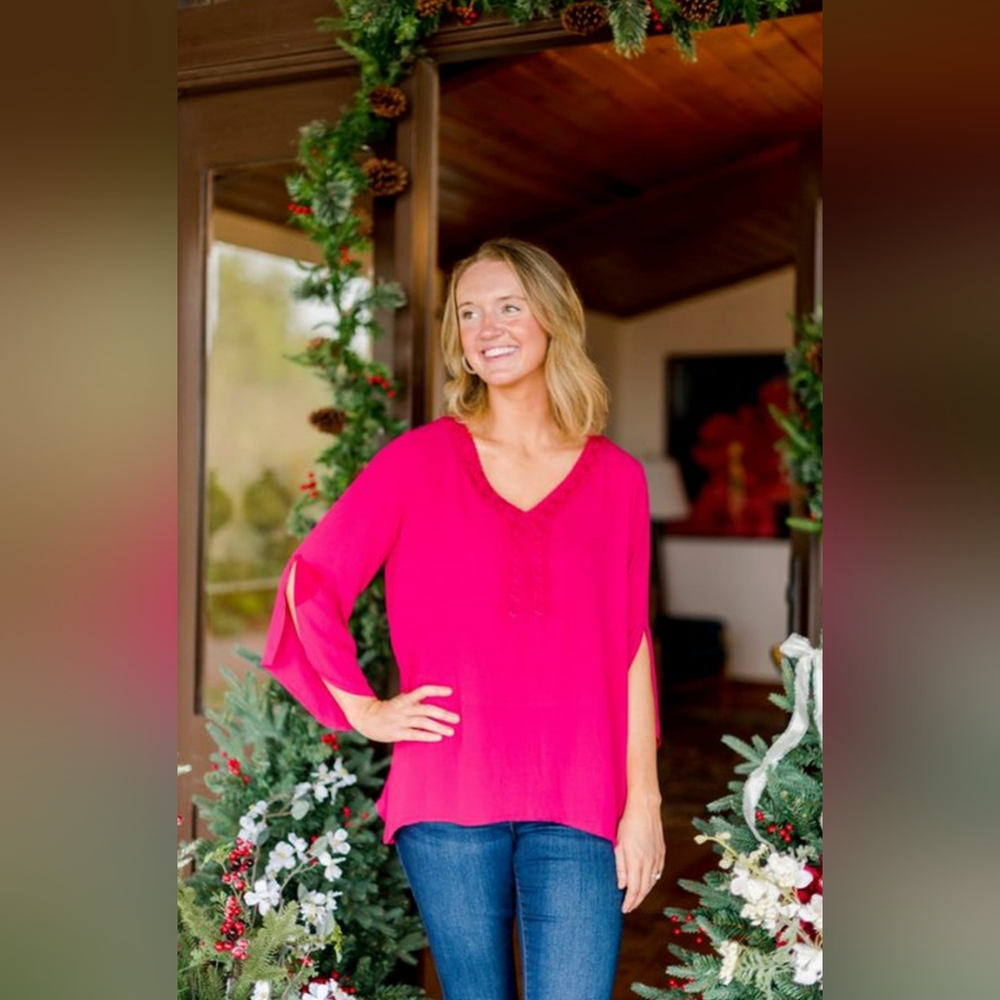 Pioneer Woman Beautiful Flowing top made of soft Polyester material.